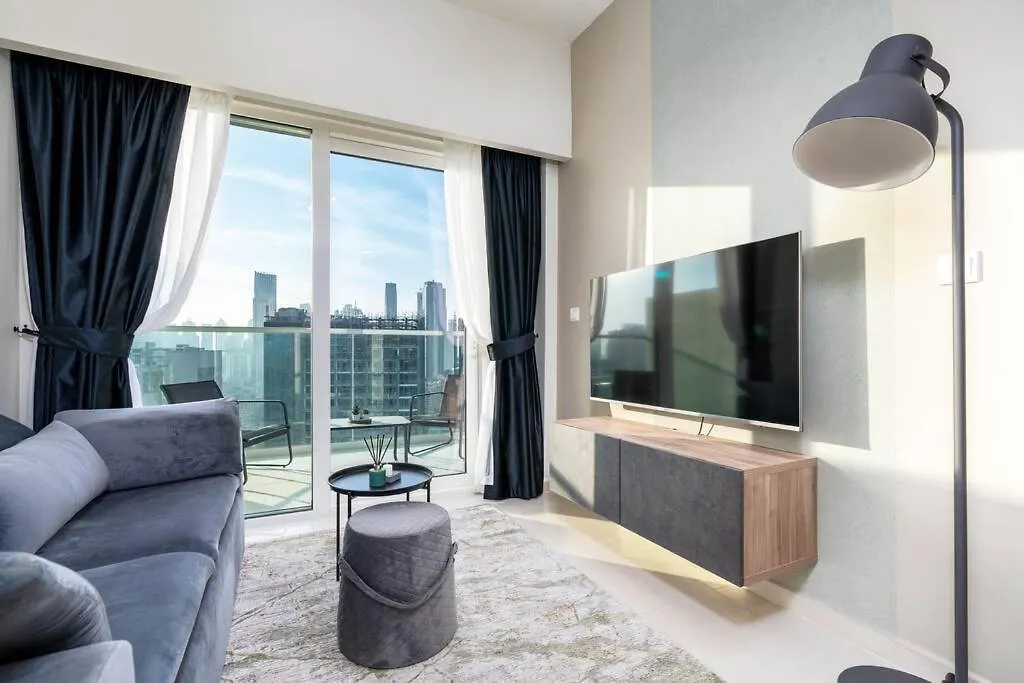 Chic Apartment With Burj Khalifa View Dubai