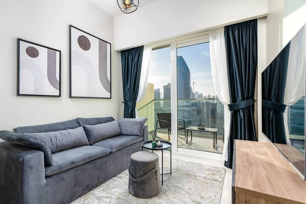 Chic Apartment With Burj Khalifa View Dubai
