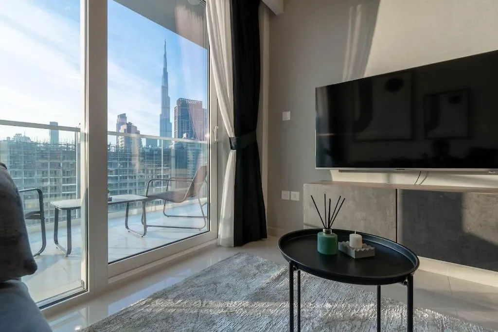 Chic Apartment With Burj Khalifa View Dubai
