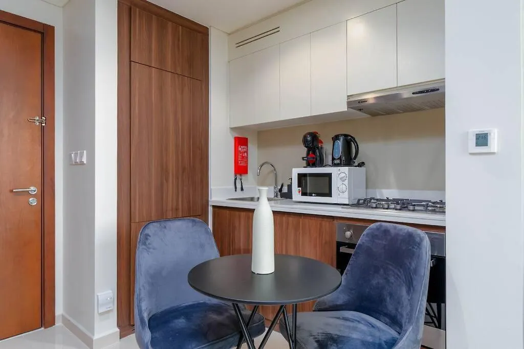 Chic Apartment With Burj Khalifa View Dubai
